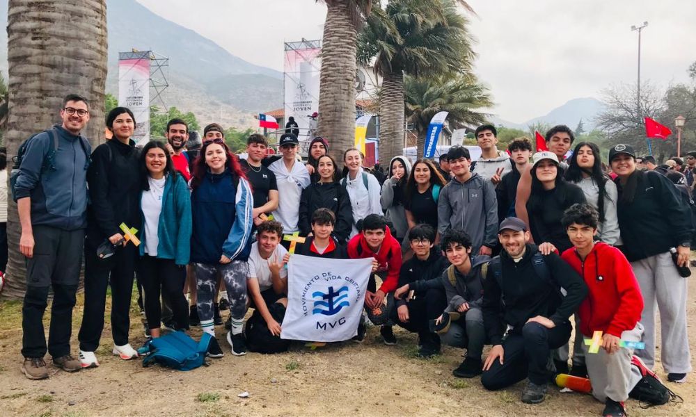 Jóvenes del MVC Chile caminan hacia el Santuario de Santa Teresa de los Andes